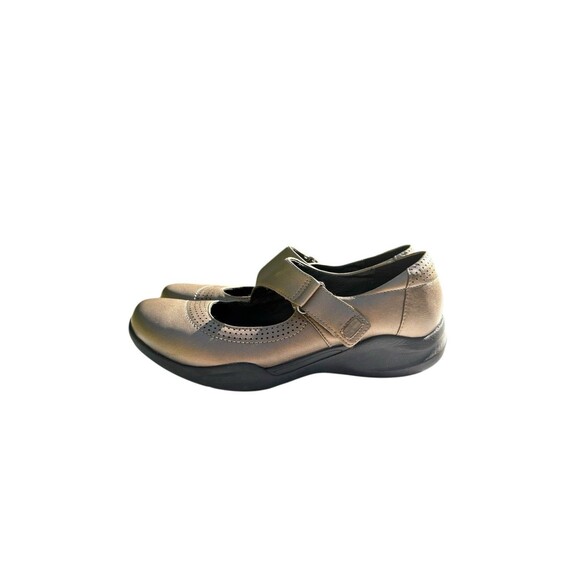 Clarks Women’s 7.5 Wave Walk Mary Jane Gold Metallic Leather Comfort Loafers - Picture 1 of 8